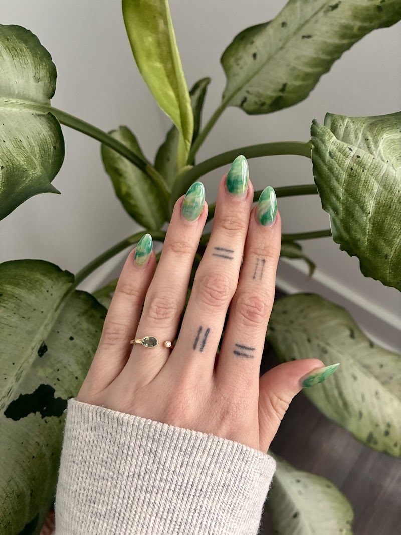 Jade green marbled nail design